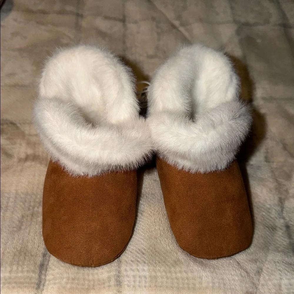 Old Navy Brown Baby Walker Shoes with White Fur